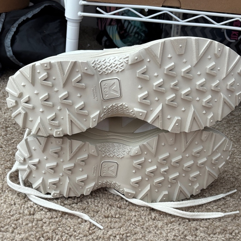 Veja Off-White and Beige Sneakers, brand new - Picture 4 of 5